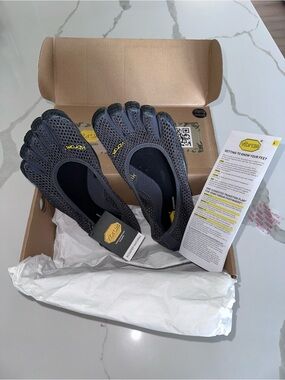 *NWT* Vibram VI-B ECO FiveFingers Toe Shoes, EU 40, Charcoal/Black
